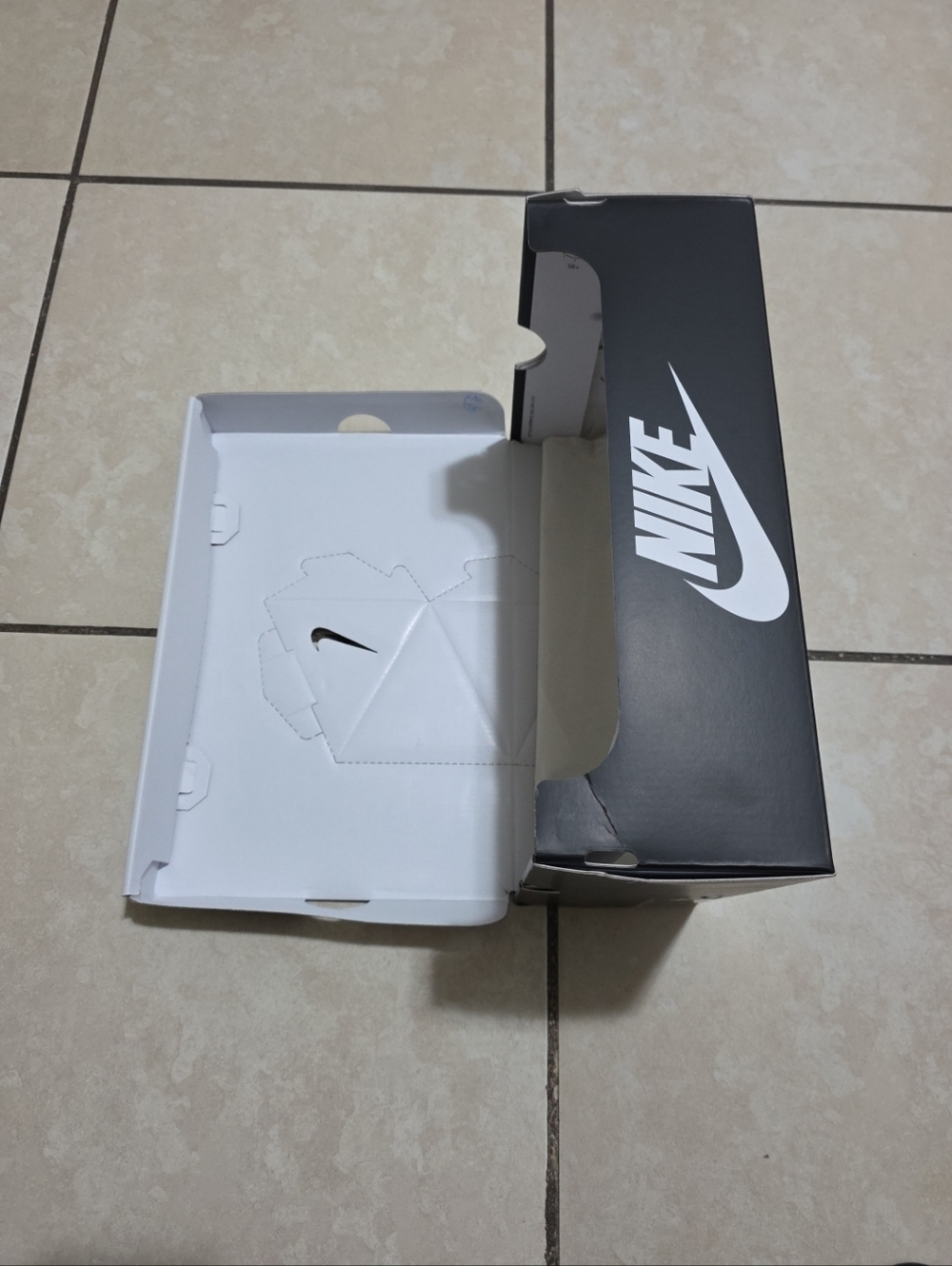 Empty Shoe Box - Picture 6 of 9